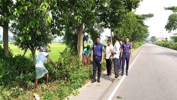 ঢাকা-সিলেট মহাসড়কে ছিনতাই রোধে ঝোপঝাড় পরিষ্কার