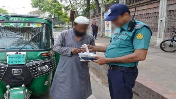 আজ থেকে লাইসেন্স ছাড়া গাড়ি চালালেই ছয় মাসের জেল