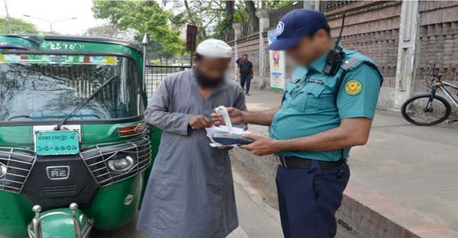 আজ থেকে লাইসেন্স ছাড়া গাড়ি চালালেই ছয় মাসের জেল