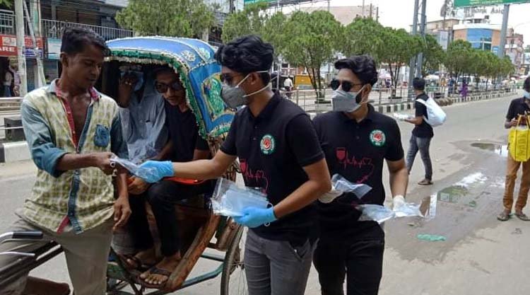 ব্লাড সোলজার সোসাইটির উদ্যোগে নগরীতে মাস্ক ও লিফলেট বিতরণ