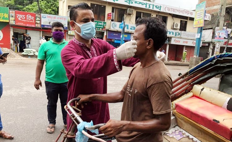 লকডাউনের ১মদিনে সিলেট মহানগর যুবলীগের মাস্ক বিতরণ