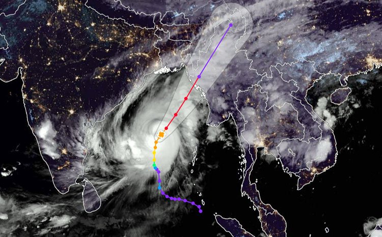 সেন্টমার্টিন ও টেকনাফে ঘূর্ণিঝড় মোখা আঘাতে বিভিন্ন ঘরবাড়ি ও গাছপালা ক্ষয়ক্ষতি